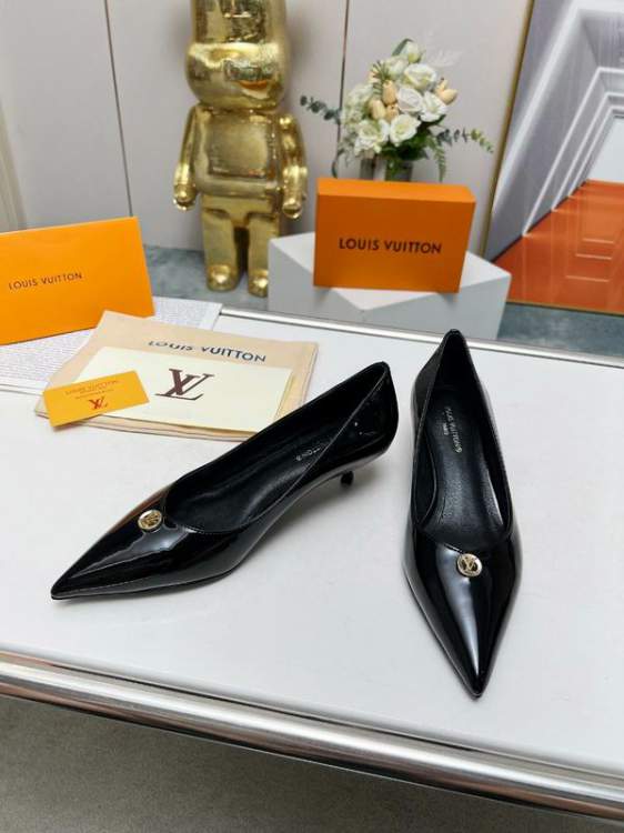 Picture of Louis Vuitton Shoes _SKULVsz35-414cmmnf032113543